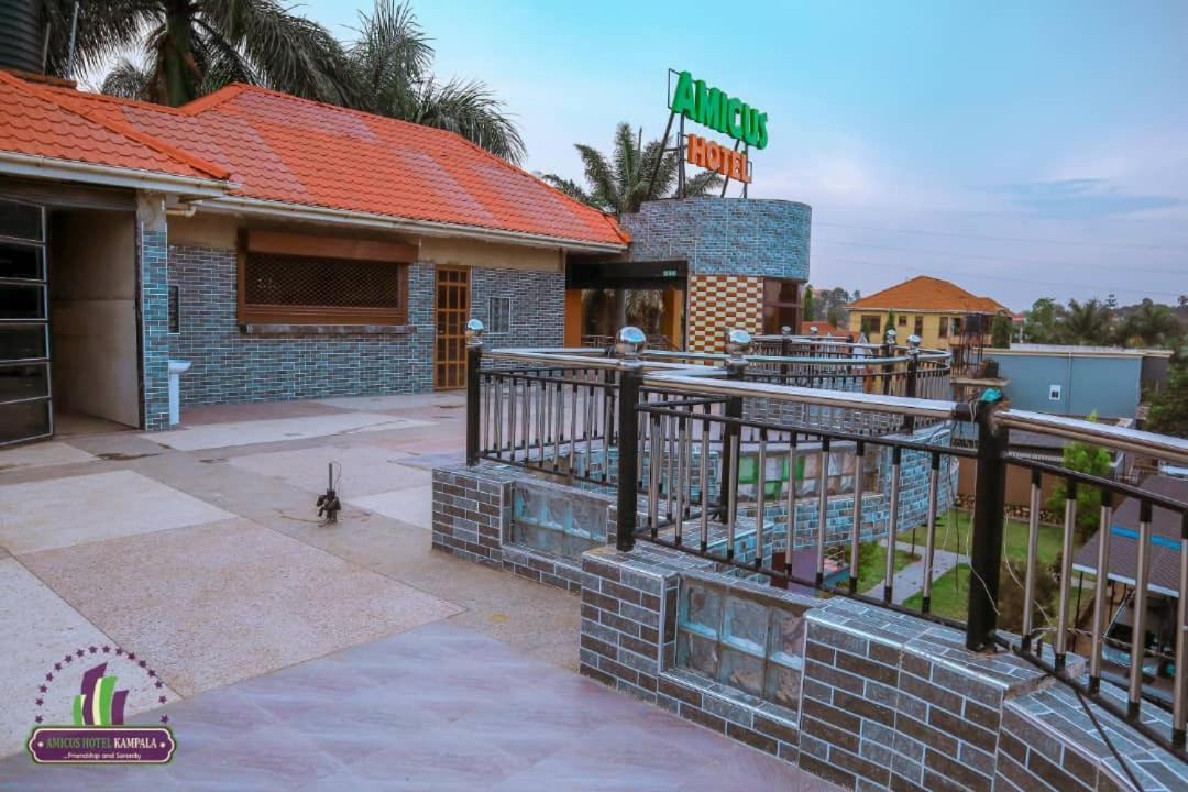 Amicus Hotel Kampala Bweyogerere Экстерьер фото